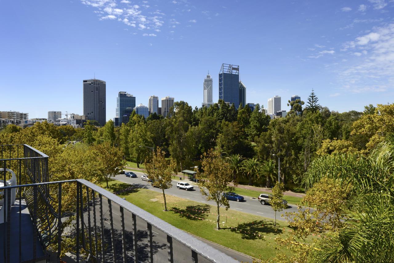 Sullivans Hotel Perth Exterior photo